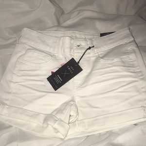 White American Eagle shorts